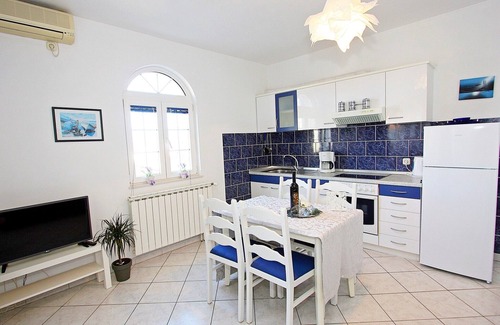 Supetar Apartment | Apartments Mara, (12239), Supetar, hr