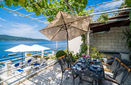 Slano Apartment | Apartments Ratac Lobrović with private beach and beautiful sunset
