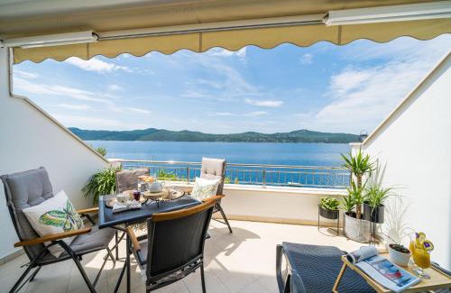Slano Apartment | Apartments Ratac Lobrović with private beach and beautiful sunset