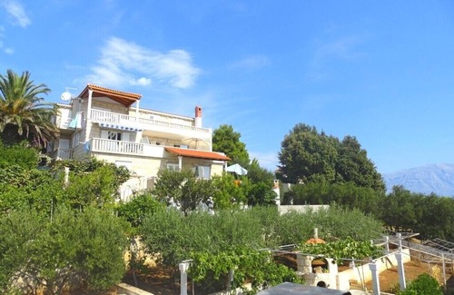 Selca Apartment | Apartments Tončica, (2964), Selca, hr