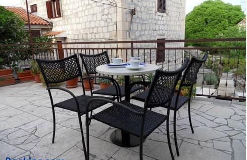 Split Apartment | Apartments Varos