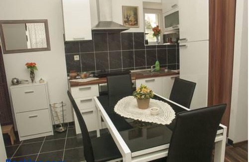 Split Apartment | Apartments Varos