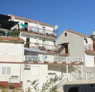 Cove Rogacic Apartment | Apartments with a parking space Vis - 8869