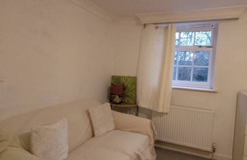 Huntingdon Apartment | ApartmentSleeps4-Parking-NearHuntington-PetsOK