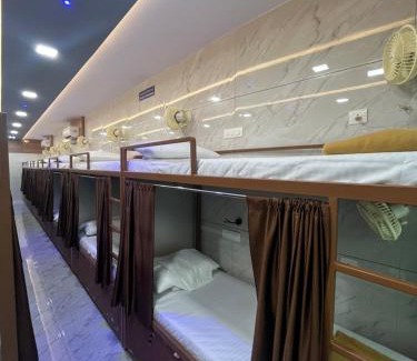 Marol Apartment | Apex Dormitory Andheri - Near Airport and Marol Metro Station