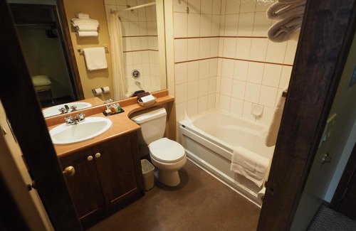 Okanagan-Similkameen Apartment | Apex Mountain Inn Suite 205-206 Condo