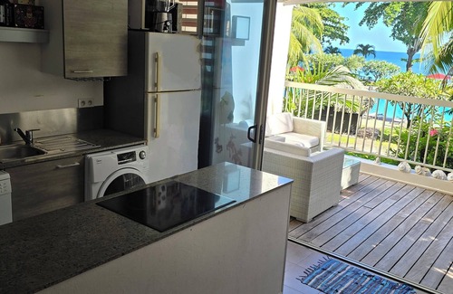 Arue Apartment | API DAYS SUITE Lafayette Beach Apartment in beachfront hotel residence.