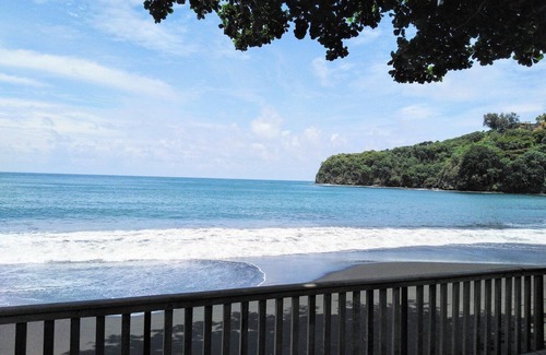 Arue Apartment | API DAYS SUITE Lafayette Beach Apartment in beachfront hotel residence.