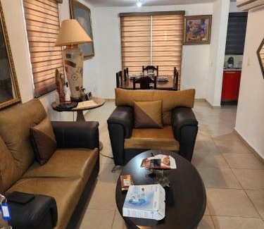 Guadalupe House | Apodaca Casa 3 pisos con terraza