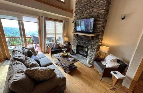 Wolf Laurel House | Appalachian Hideaway