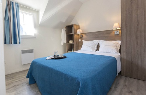 Le Tronchet Condo | Appart sur la Côte d'Émeraude, Terrain Multisports