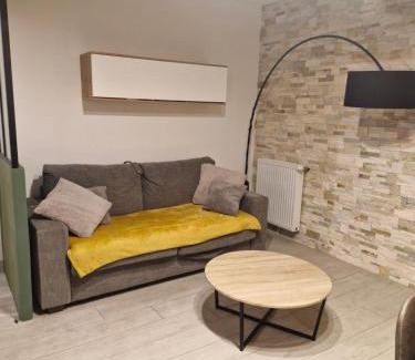 Les Trois Lucs Apartment | Appart terrasse climatisée 20 min de la Plage