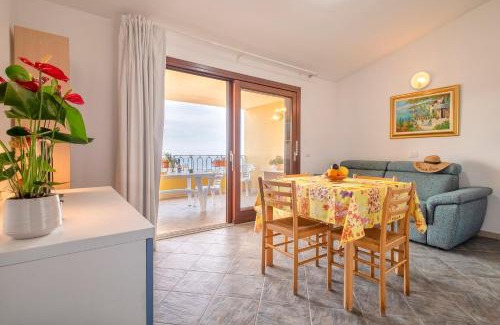 Trinita d'Agultu Apartment | Appartamento con piscina 13