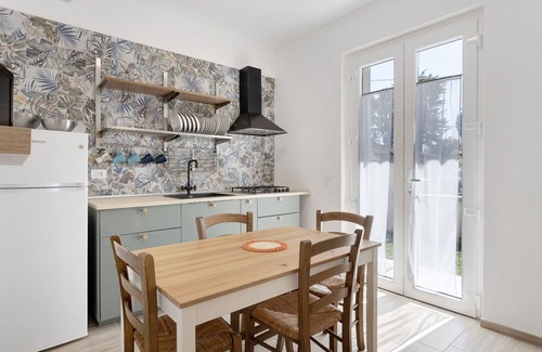 Fiumaretta Apartment | 'Appartamento 3' Near the Beach with Wi-Fi & Balcony