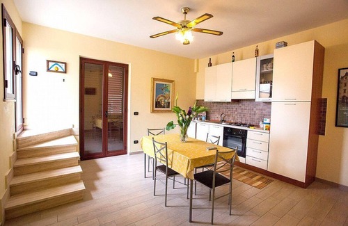 Locri House | Appartamento Ermes C: A welcoming apartment situated at a short distance from the beach, with Free WI-FI.