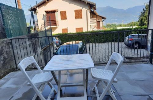Brezzo di Bedero House | Appartamento IL Tulipano