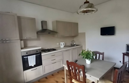 Pieve a Nievole Apartment | Appartamento Luminoso con Giardino e Barbecue in Zona Tranquilla