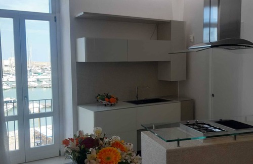 Trani Apartment | Appartamento Lusso Vista Mare - SUL Porto DI Trani