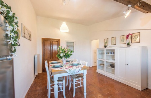 Radicondoli Apartment | "Appartamento Panoramico" with views over the hills and Wi-Fi