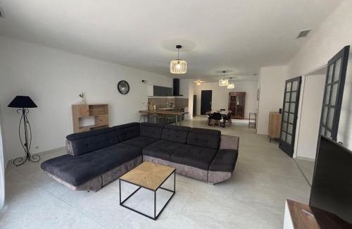 Saint-Cannat Apartment | Appartement 100 m carré pour 6 personnes