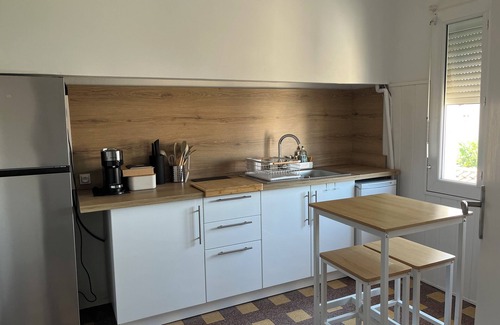 Valras-Plage Apartment | Appartement 1er étage d'une maison de famille, à 50 m de la plage.