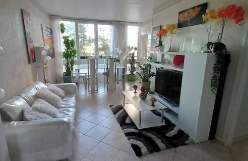 Meudon-la-Foret Apartment | Appartement 3 Chambres Proche de Paris des Lacs et de la Foret