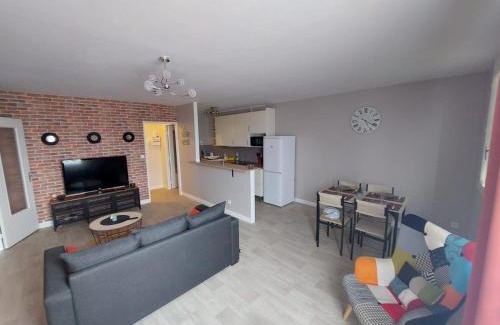 Beauvais Apartment | Appartement 5 personnes 52m2 avec Grand Salon et 1 chambre proche aéroport et gare