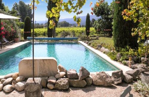 Oppede Apartment | Appartement accueillant avec piscine à Oppède 70 m², vue montagne