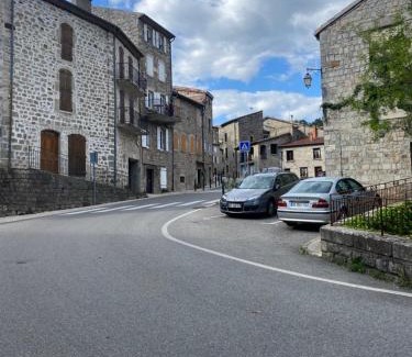 Largentiere Apartment | Appartement atypique