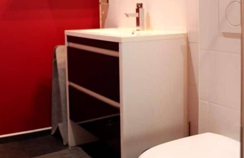 Lons-le-Saunier Apartment | Appartement Avec Cour Privée au Centre-ville