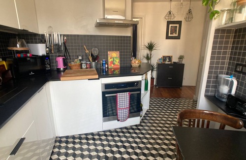 20th Arrondissement Apartment | Appartement Avec Charme Typique Parisien - Balcon Plein SUD