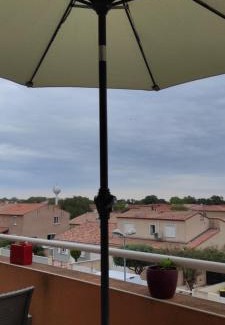 Saint-Esteve Apartment | Appartement avec grande terrasse à 15 mn de la mer