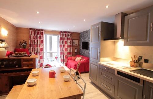 Les Carroz-d'Araches Apartment | Appartement cosy 6 pers. au centre du village, proche des pistes et commerces - FR-1-572-52