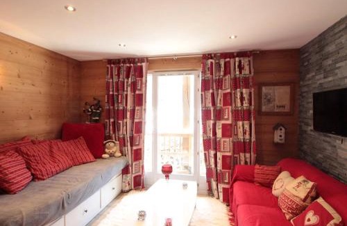Les Carroz-d'Araches Apartment | Appartement cosy 6 pers. au centre du village, proche des pistes et commerces - FR-1-572-52