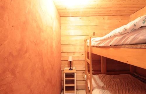 Les Carroz-d'Araches Apartment | Appartement cosy 6 pers. au centre du village, proche des pistes et commerces - FR-1-572-52
