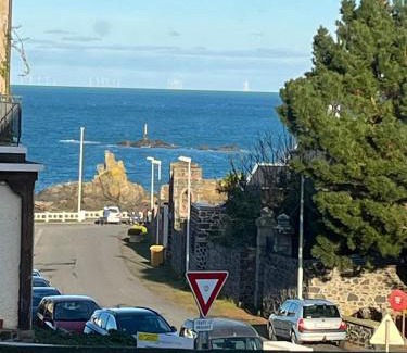 Saint-Quay-Portrieux Apartment | Appartement convivial Saint-Quay-Portrieux 60 m² avec terrasse