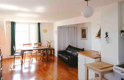 Isle aux Coudres Apartment | Appartement Insulaire Avec vue sur le Fleuve !