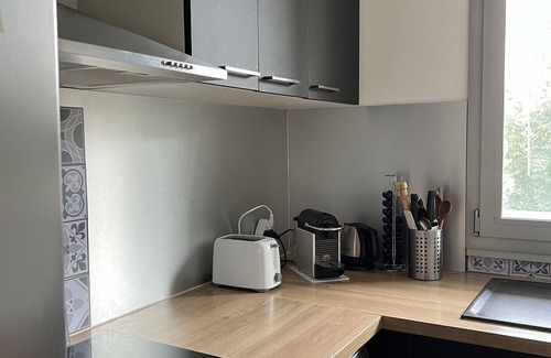 20th Arrondissement Apartment | Appartement Calme Avec Balcon sur Jardin