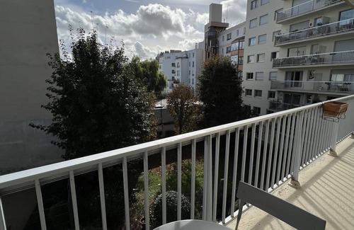 20th Arrondissement Apartment | Appartement Calme Avec Balcon sur Jardin