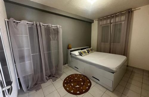 Cayenne Apartment | Appartement Cayenne Chic Design Élégant en Bois Tropical