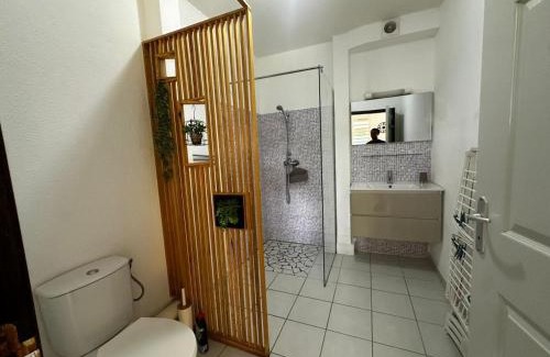 Cayenne Apartment | Appartement Cayenne Chic Design Élégant en Bois Tropical