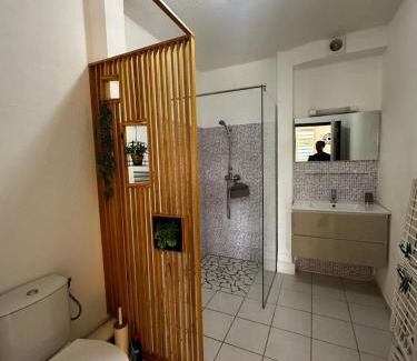 Cayenne Apartment | Appartement Cayenne Chic Design Élégant en Bois Tropical