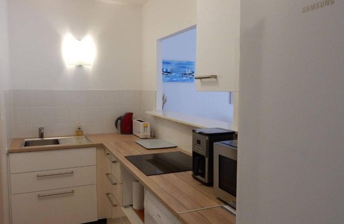 Perros-Guirec Apartment | Appartement central avec WIFI, 2 chambres, vue mer, parking privé à Perros-Guirec - FR-1-368-114