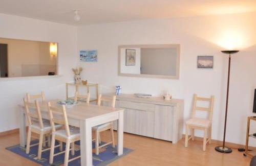 Perros-Guirec Apartment | Appartement central avec WIFI, 2 chambres, vue mer, parking privé à Perros-Guirec - FR-1-368-114