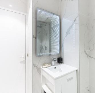 Choisy-le-Roi Apartment | Appartement Choisy Moderne Accès Direct Paris en RER C & Tram