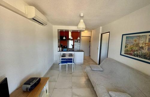 Plage d'Argeles Apartment | Appartement climatisé à Argelès-sur-Mer avec Parking - 4 couchages - FR-1-388-52