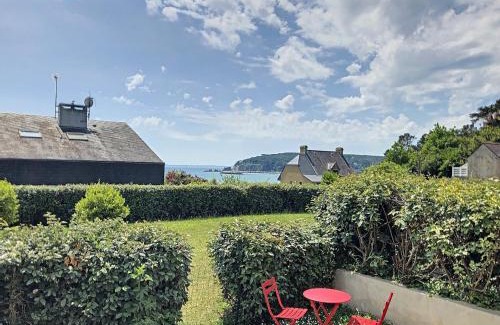 Crozon Apartment | Appartement cosy à Crozon, à 180m de la plage du Portzic, avec jardin clos et vue mer - FR-1-370-68