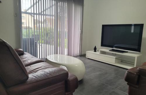 Charnecles Apartment | Appartement de 70 m2 dans maison comptenporaine