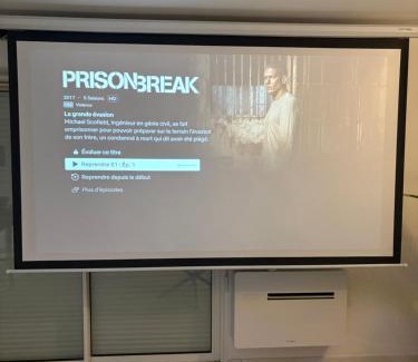 Casteljaloux Apartment | Appartement de luxe, balnéo, vue lac & lit suspendu