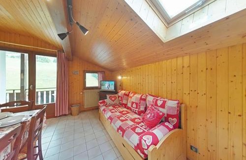 Le Grand-Bornand Apartment | Appartement ensoleillé 2 étoiles, 6 couchages, proche pistes, balcon sud, navette ski - FR-1-241-94